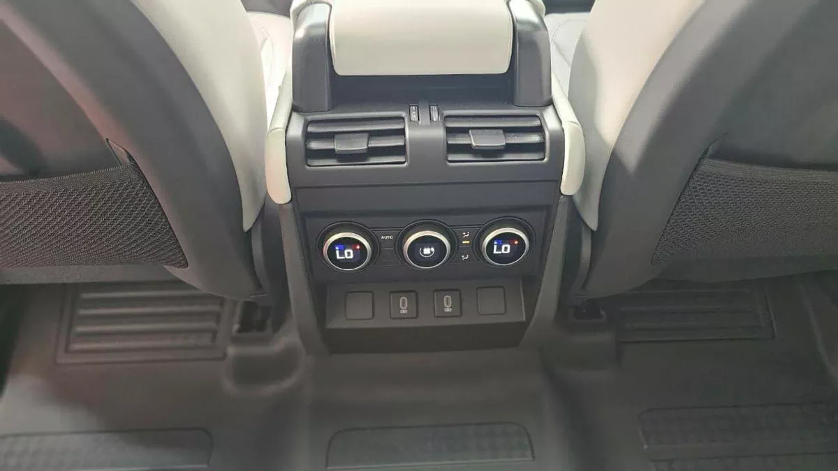 Land Rover Defender 2026 Land Rover Defender P400 HSE – White | Like New | GCC Specs-21-0