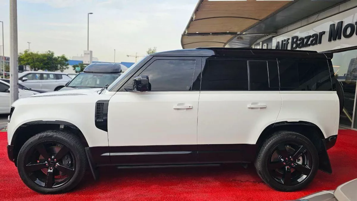 Land Rover Defender 2026 Land Rover Defender P400 HSE – White | Like New | GCC Specs-4-0