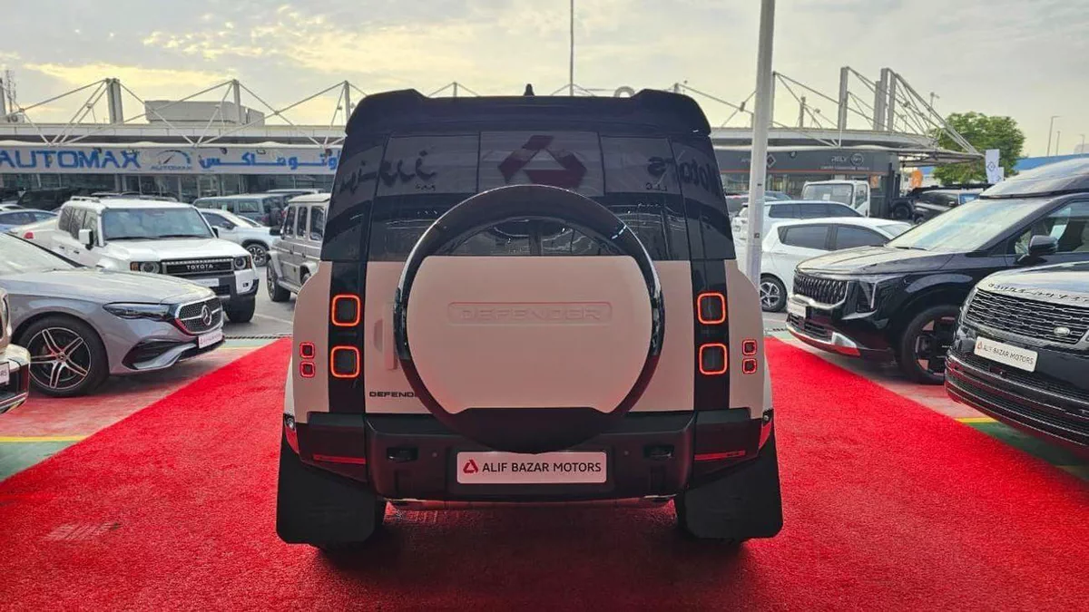 Land Rover Defender 2026 Land Rover Defender P400 HSE – White | Like New | GCC Specs-8-0