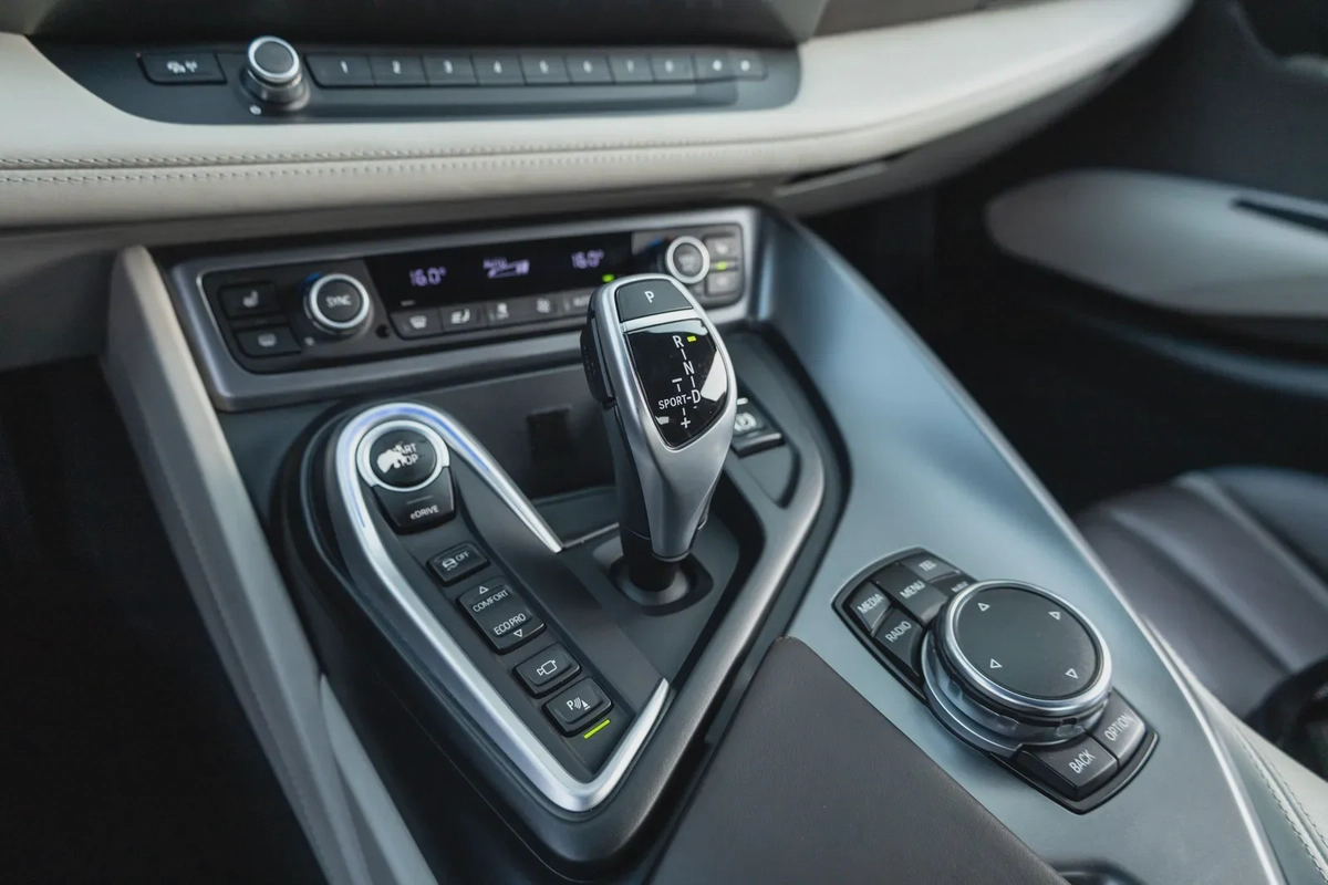 BMW i8 2016-12-12