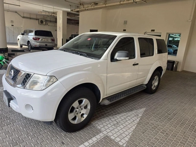 Nissan Pathfinder 4.L Engine - GCC Specs - New 5 Tires and Battery - Well Maintained-0