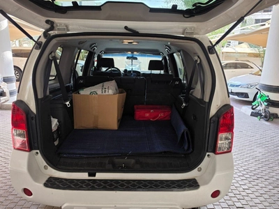Nissan Pathfinder 4.L Engine - GCC Specs - New 5 Tires and Battery - Well Maintained-11