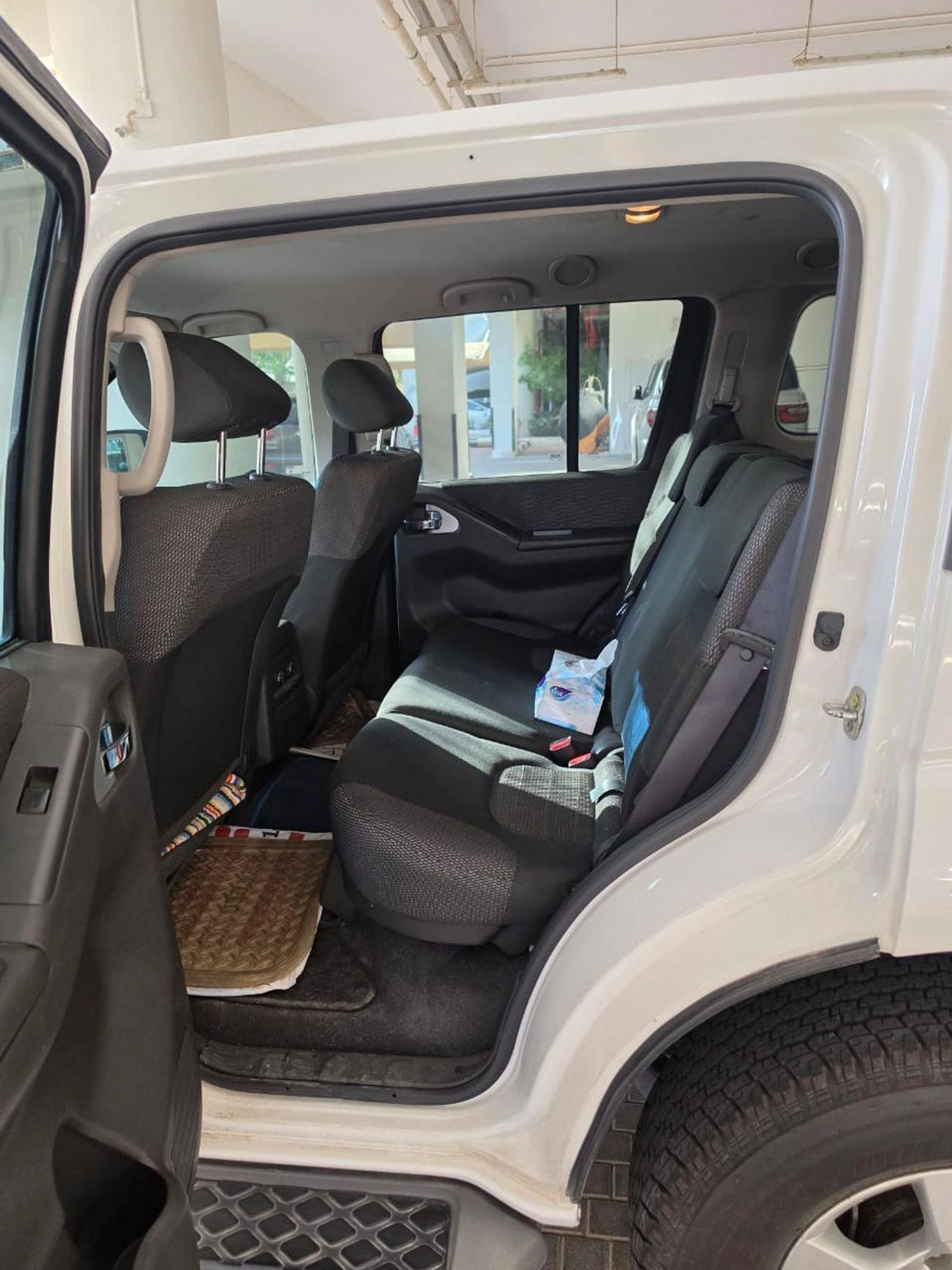 Nissan Pathfinder 4.L Engine - GCC Specs - New 5 Tires and Battery - Well Maintained-10-10
