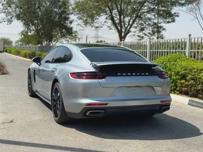 Porsche Panamera-4