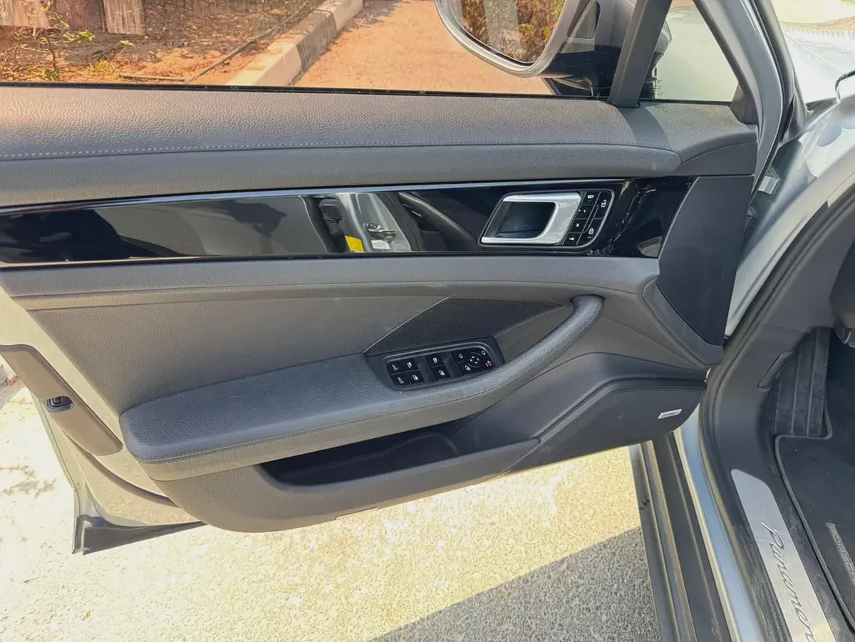 Porsche Panamera-7-7