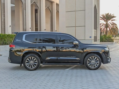 TOYOTA LAND CRUISER 2015 FACELIFTED 2025 WITH INTERIOR AND EXTERIOR GCC V6 4.0L-17
