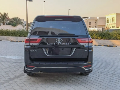 TOYOTA LAND CRUISER 2015 FACELIFTED 2025 WITH INTERIOR AND EXTERIOR GCC V6 4.0L-18