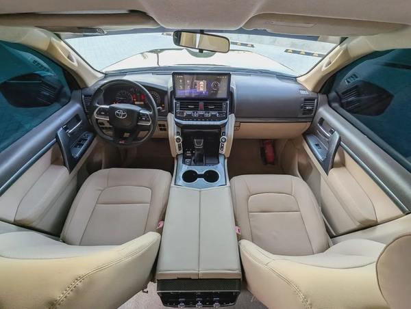 TOYOTA LAND CRUISER 2015 FACELIFTED 2025 WITH INTERIOR AND EXTERIOR GCC V6 4.0L