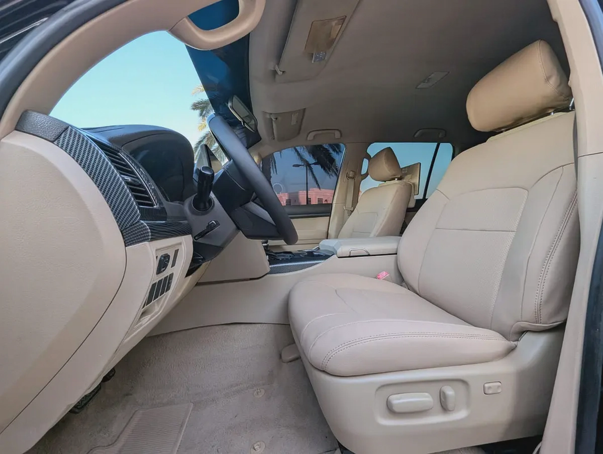 TOYOTA LAND CRUISER 2015 FACELIFTED 2025 WITH INTERIOR AND EXTERIOR GCC V6 4.0L-3-3