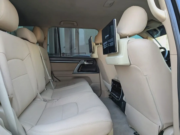 TOYOTA LAND CRUISER 2015 FACELIFTED 2025 WITH INTERIOR AND EXTERIOR GCC V6 4.0L