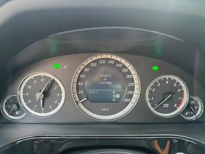 Pristine Mercedes-Benz E 350 - 2010 - Japanese Specs-14