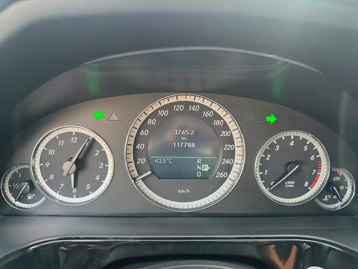 Pristine Mercedes-Benz E 350 - 2010 - Japanese Specs-14-14