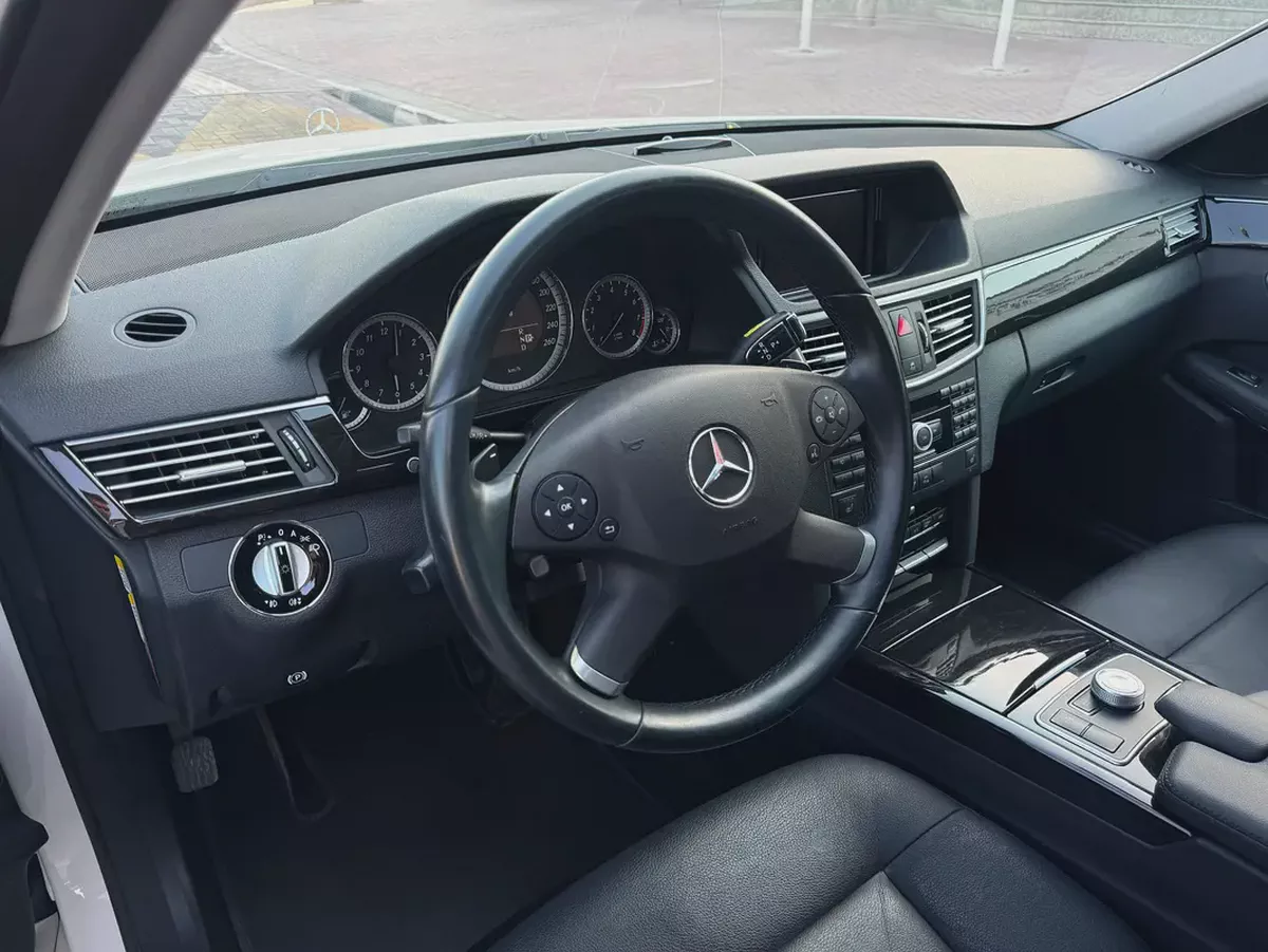 Pristine Mercedes-Benz E 350 - 2010 - Japanese Specs-6-6