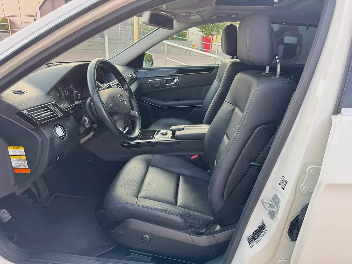 Pristine Mercedes-Benz E 350 - 2010 - Japanese Specs-8-8