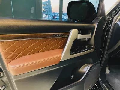 Toyota Land Cruiser VXR 2018 | GCC Specs | V8 5.7L | Full Service History-14