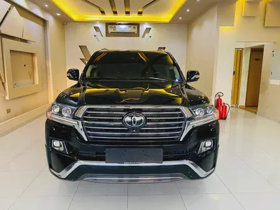 Toyota Land Cruiser VXR 2018 | GCC Specs | V8 5.7L | Full Service History-3