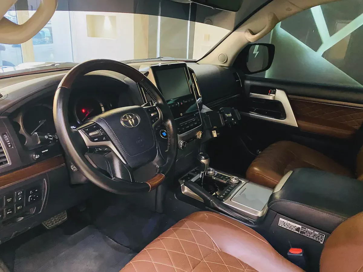 Toyota Land Cruiser VXR 2018 | GCC Specs | V8 5.7L | Full Service History-13-13