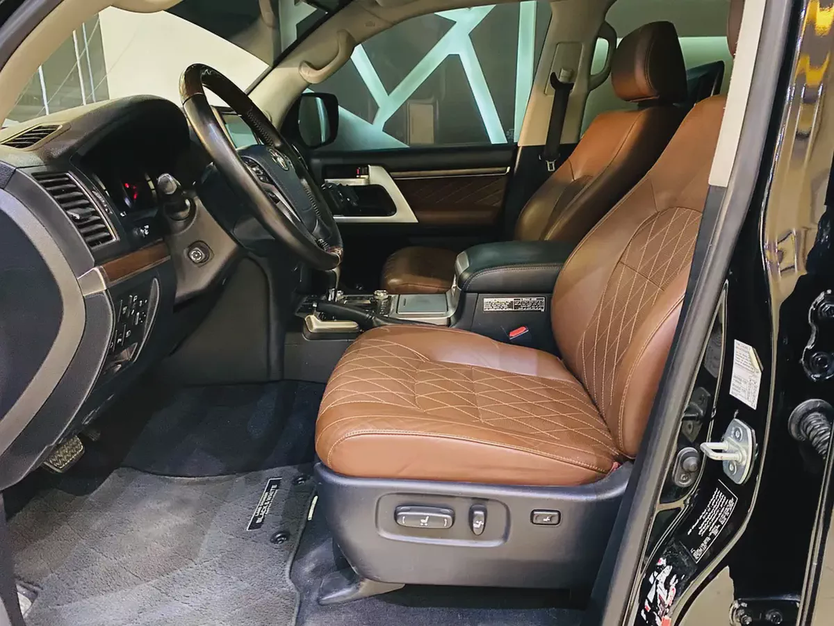 Toyota Land Cruiser VXR 2018 | GCC Specs | V8 5.7L | Full Service History-16-16