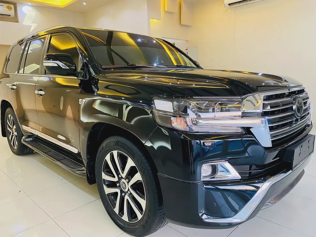 Toyota Land Cruiser VXR 2018 | GCC Specs | V8 5.7L | Full Service History