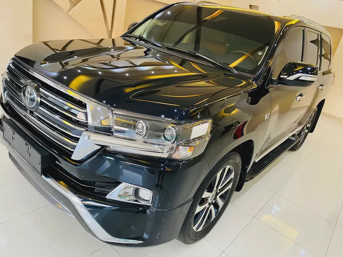 Toyota Land Cruiser VXR 2018 | GCC Specs | V8 5.7L | Full Service History-1-1