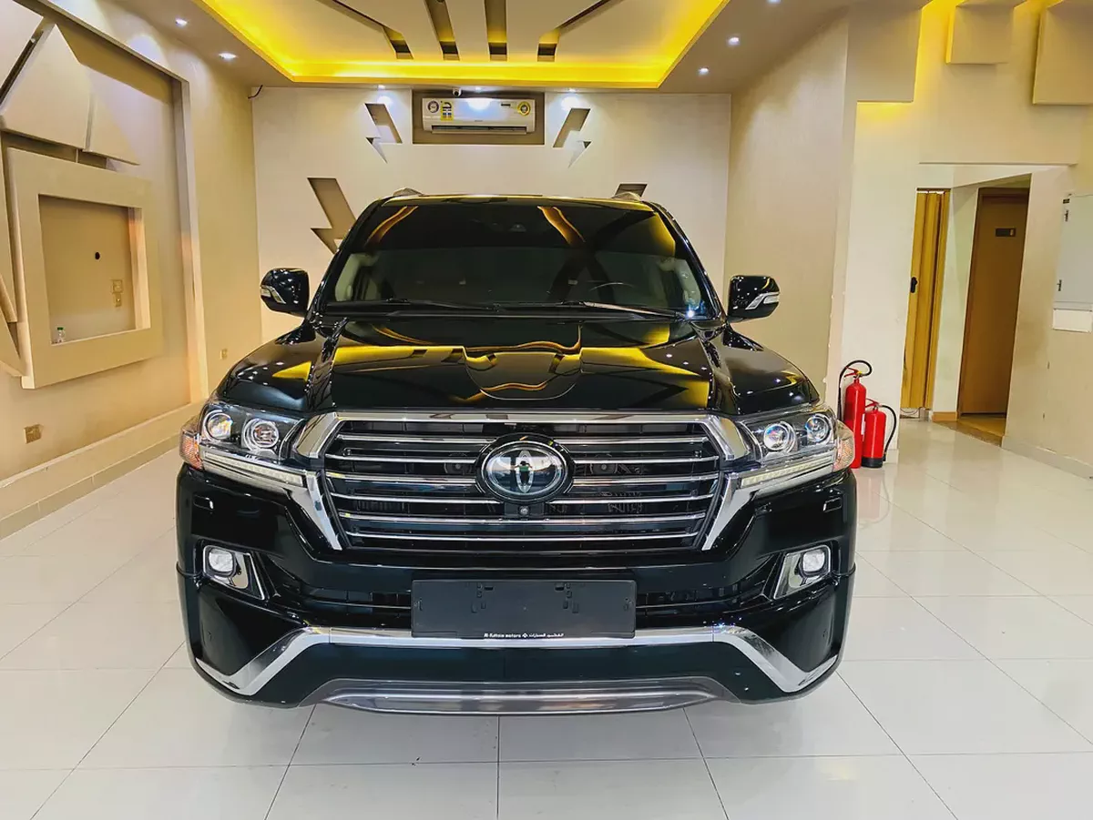 Toyota Land Cruiser VXR 2018 | GCC Specs | V8 5.7L | Full Service History-3-3