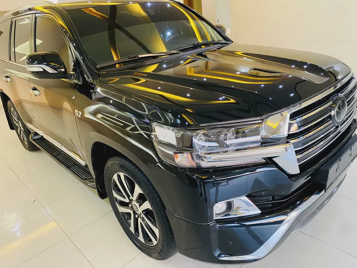 Toyota Land Cruiser VXR 2018 | GCC Specs | V8 5.7L | Full Service History-5-5