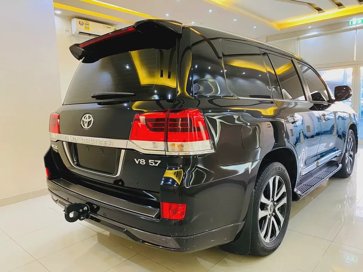 Toyota Land Cruiser VXR 2018 | GCC Specs | V8 5.7L | Full Service History-6-6