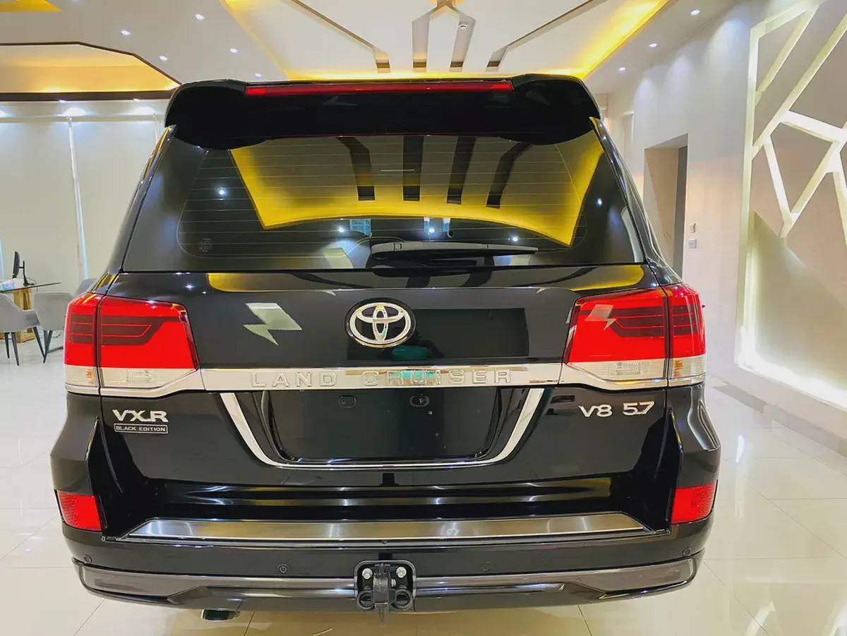 Toyota Land Cruiser VXR 2018 | GCC Specs | V8 5.7L | Full Service History-7-7