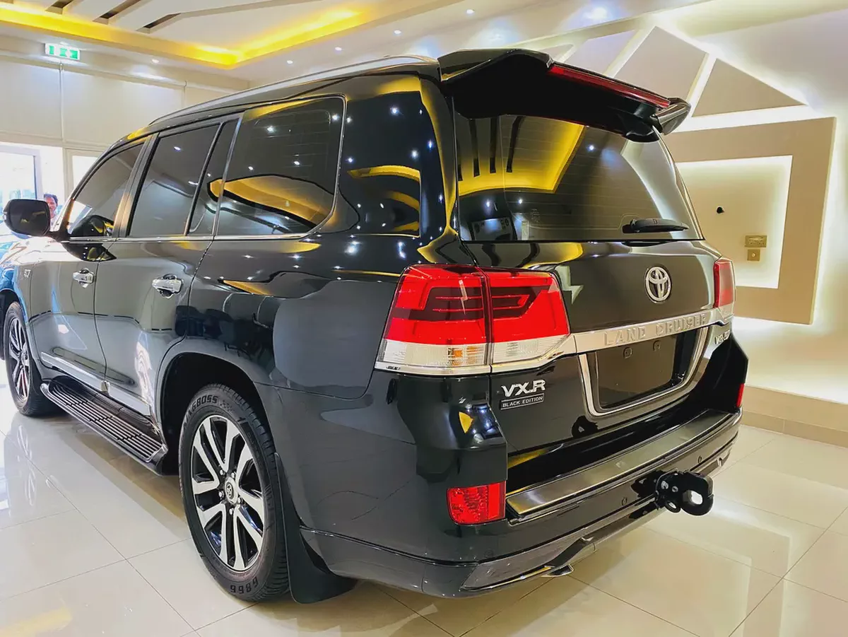 Toyota Land Cruiser VXR 2018 | GCC Specs | V8 5.7L | Full Service History-8-8