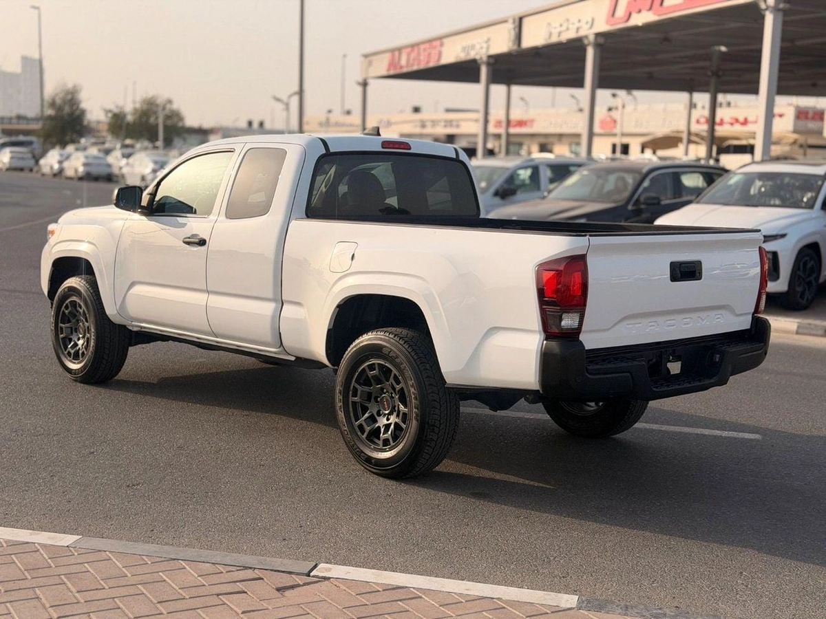 Toyota Tacoma SR5 (NON GCC) Tacoma SR-11-11