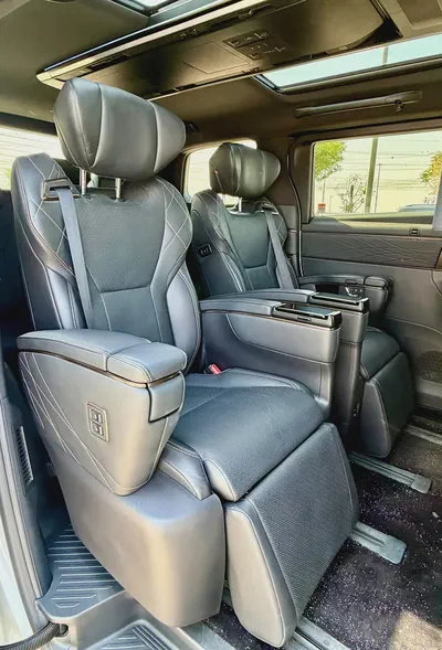 Toyota Alphard 2023 Executive Lounge Luxury MPV-14