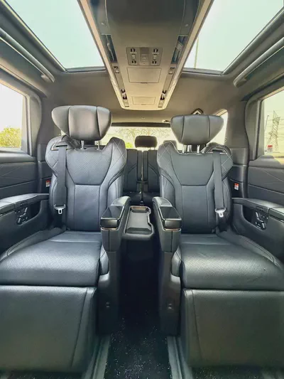Toyota Alphard 2023 Executive Lounge Luxury MPV-15