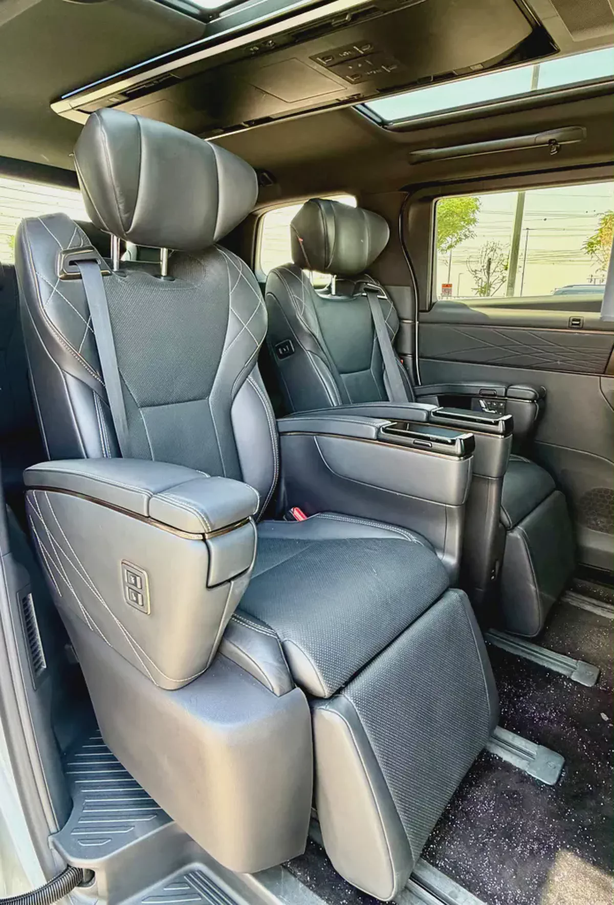 Toyota Alphard 2023 Executive Lounge Luxury MPV-14-14