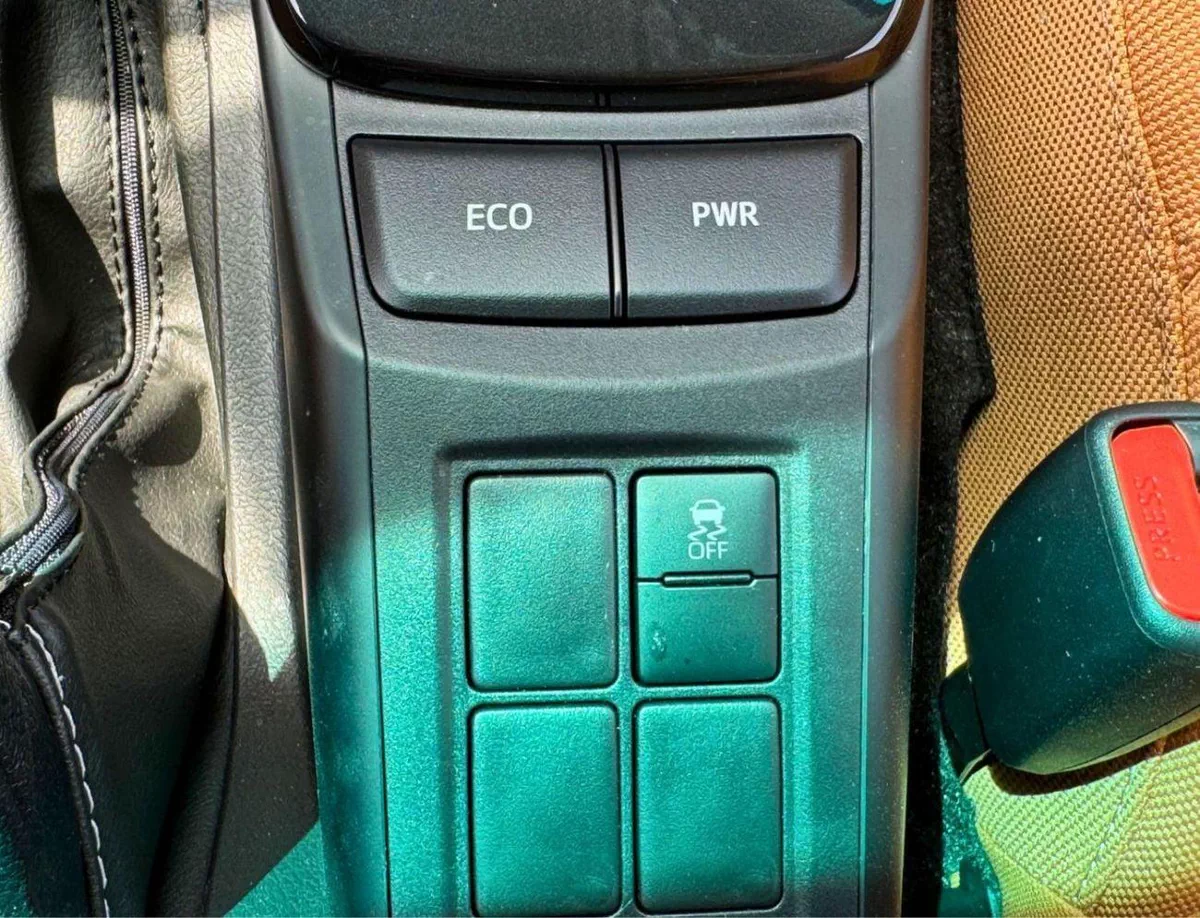 Toyota Fortuner EXR TOYOTA FORTUNER EXR || 2.7L PETROL V4 / FABRIC SEATS / MANUAL AC (CODE # FPMB)-22-0