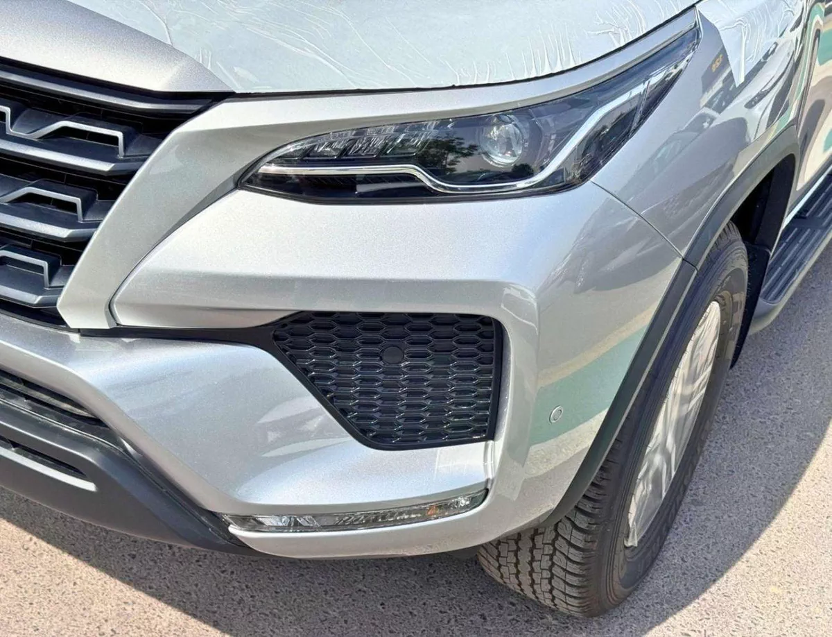 Toyota Fortuner EXR TOYOTA FORTUNER EXR || 2.7L PETROL V4 / FABRIC SEATS / MANUAL AC (CODE # FPMB)-5-0