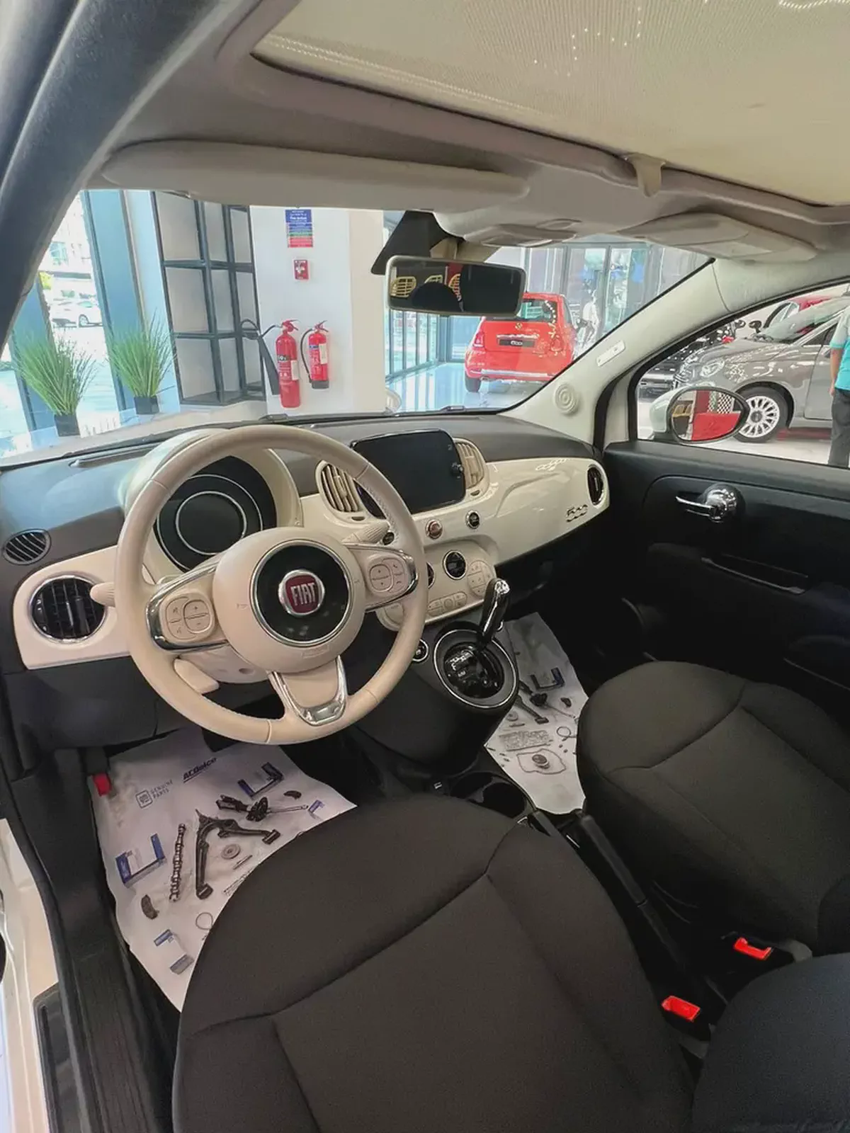 Fiat 500 Dolce Vita Hatchback 1.4L																				2024 Gelato White Fiat 500-6-6