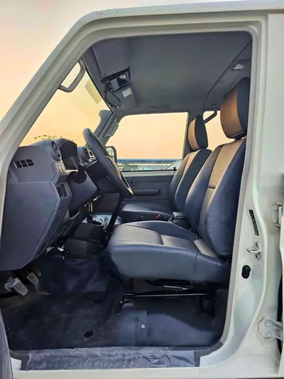 Toyota Land Cruiser Pick Up LC79 / DOUBLE CABIN / LEATHER SEATS / 4.2L V6 DIESEL M/T /4WD (CODE# LCPDD6A)-5