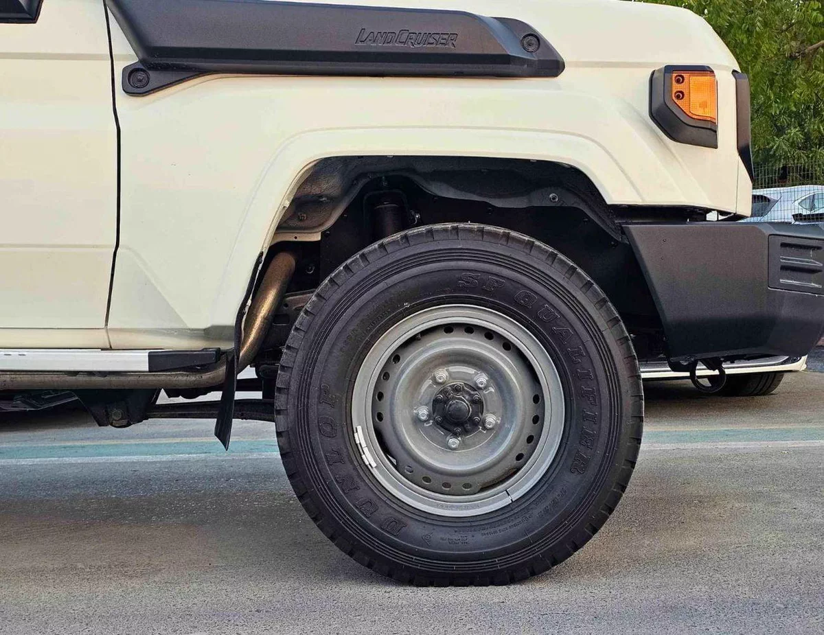 Toyota Land Cruiser Pick Up LC79 / DOUBLE CABIN / LEATHER SEATS / 4.2L V6 DIESEL M/T /4WD (CODE# LCPDD6A)-4-0