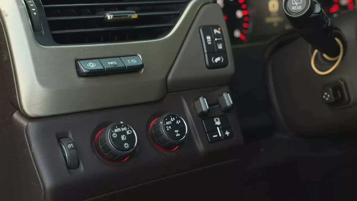 GMC Yukon Denali 2015 GCC Specs in Excellent Condition-17-17