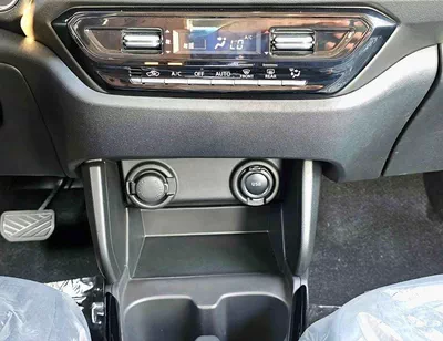 Suzuki Swift GLX SUZUKI SWIFT GLX HYBRID || RADAR PETROL AT 1.2L V4 (CODE # SWGLXFOH) SILVER 2026-19