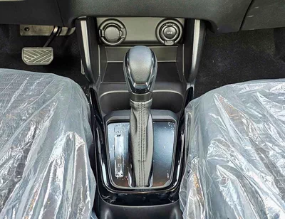 Suzuki Swift GLX SUZUKI SWIFT GLX HYBRID || RADAR PETROL AT 1.2L V4 (CODE # SWGLXFOH) SILVER 2026-20
