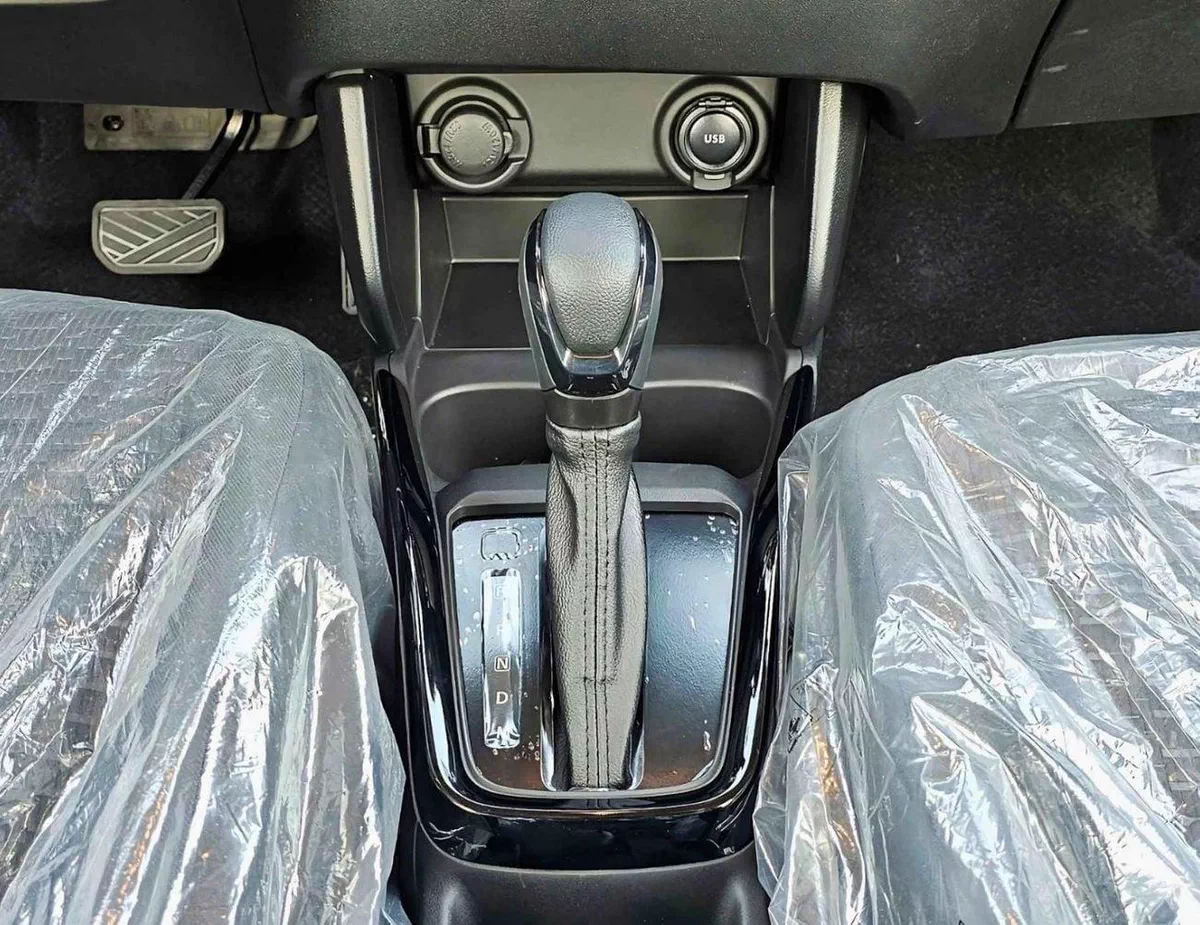 Suzuki Swift GLX SUZUKI SWIFT GLX HYBRID || RADAR PETROL AT 1.2L V4 (CODE # SWGLXFOH) SILVER 2026-20-0