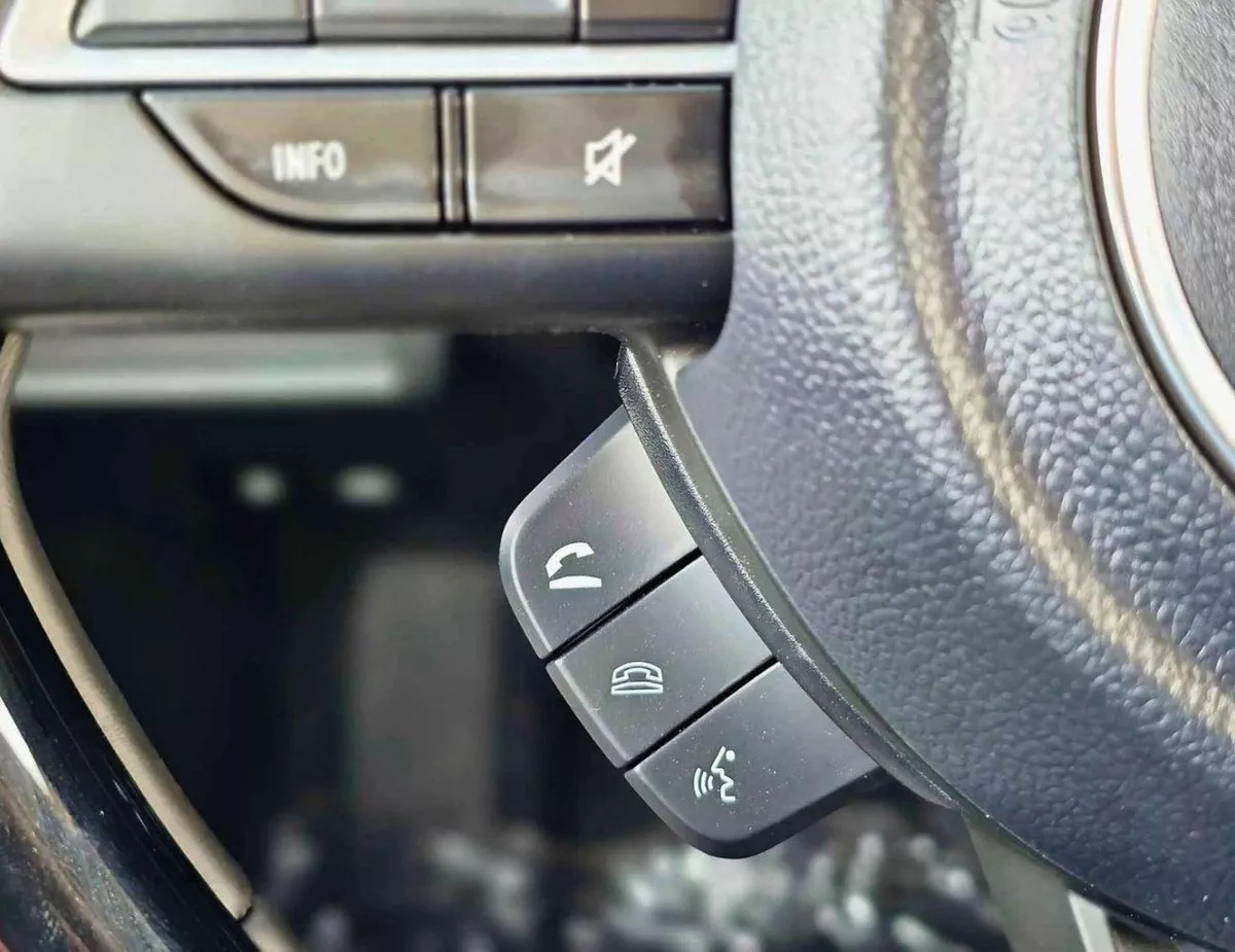 Suzuki Swift GLX SUZUKI SWIFT GLX HYBRID || RADAR PETROL AT 1.2L V4 (CODE # SWGLXFOH) SILVER 2026-24-0