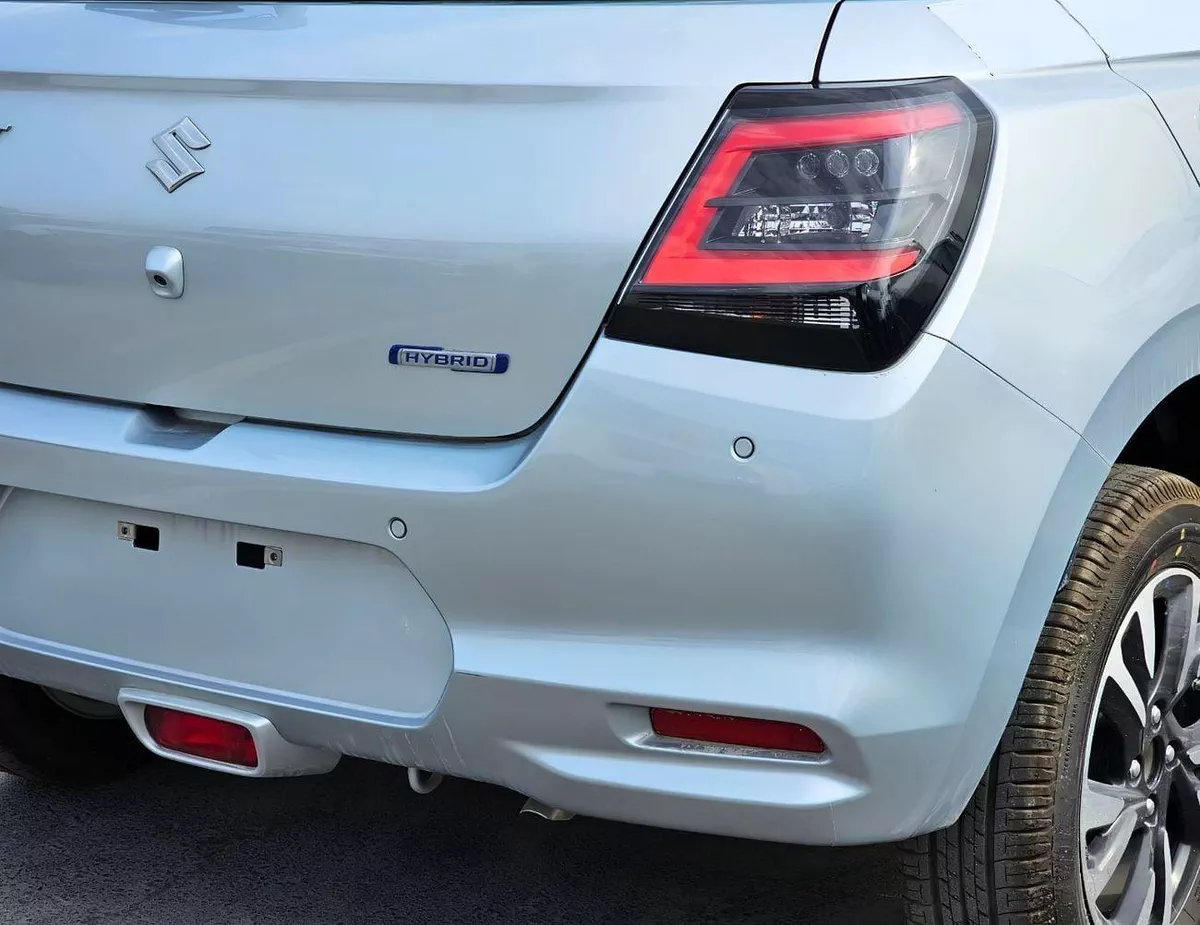 Suzuki Swift GLX SUZUKI SWIFT GLX HYBRID || RADAR PETROL AT 1.2L V4 (CODE # SWGLXFOH) SILVER 2026-8-0
