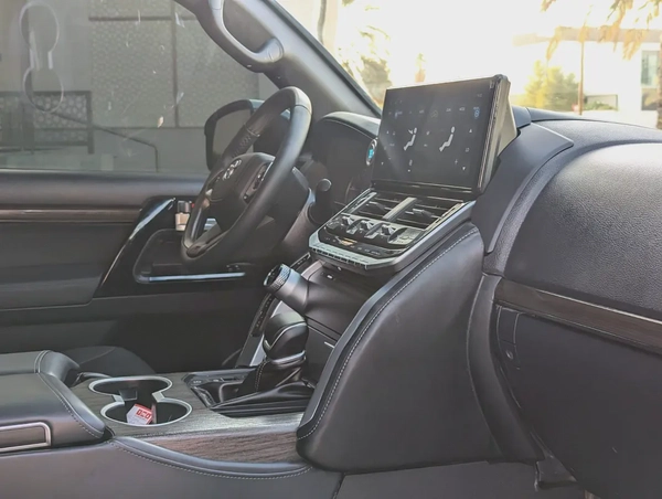 TOYOTA LAND CRUISER 2013 FACELIFTED 2025 WITH INTERIOR AND EXTERIOR GCC V6 4.0L