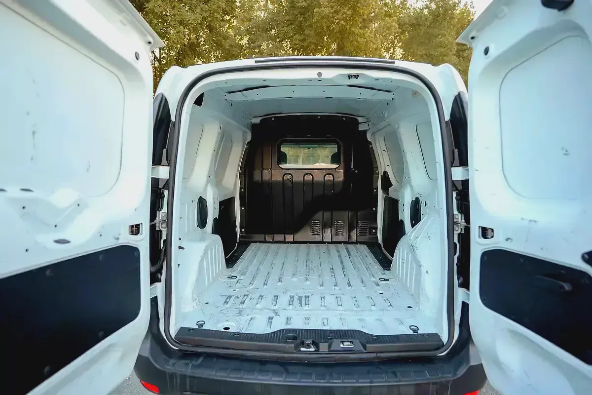 Renault Dokker Delivery Van | GCC Specs | Ref#R32766-6-6