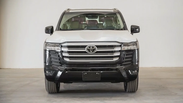 LC300 GXR 4.0L GCC Specs  Brand New for Export