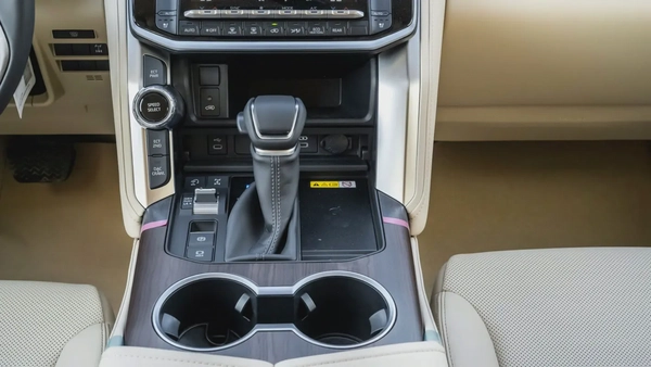 LC300 GXR 4.0L GCC Specs  Brand New for Export