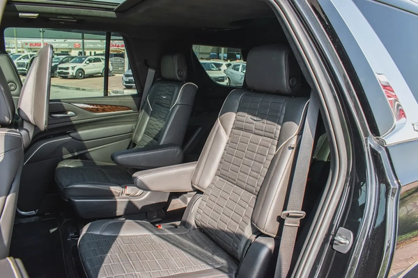 2023 - CADILLAC ESCALADE - /// BRAND NEW CONDITION /// - ONLY 58,000 KM