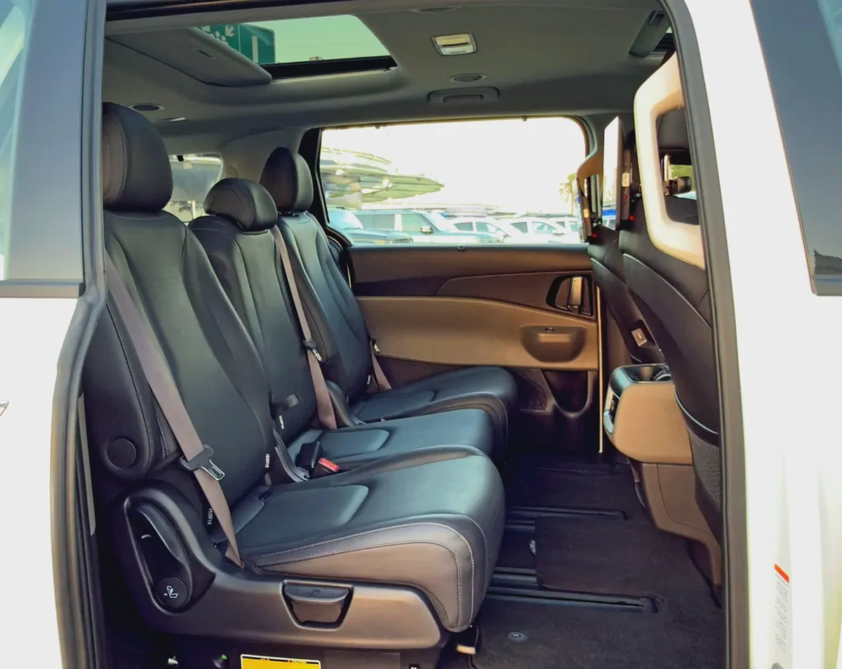 2025 Kia Carnival EX, Dealer Warranty and Service Package, GCC Specifications